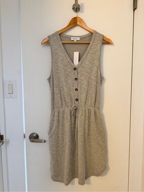 Gilli Sleeveless V-Neck Button Drawstring Dress in Light Gray